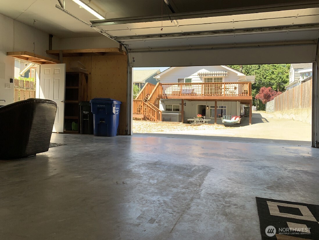 Seattle, Washington 98106, United States, 4 Bedrooms Bedrooms, ,2 BathroomsBathrooms,Residential,Active,169532