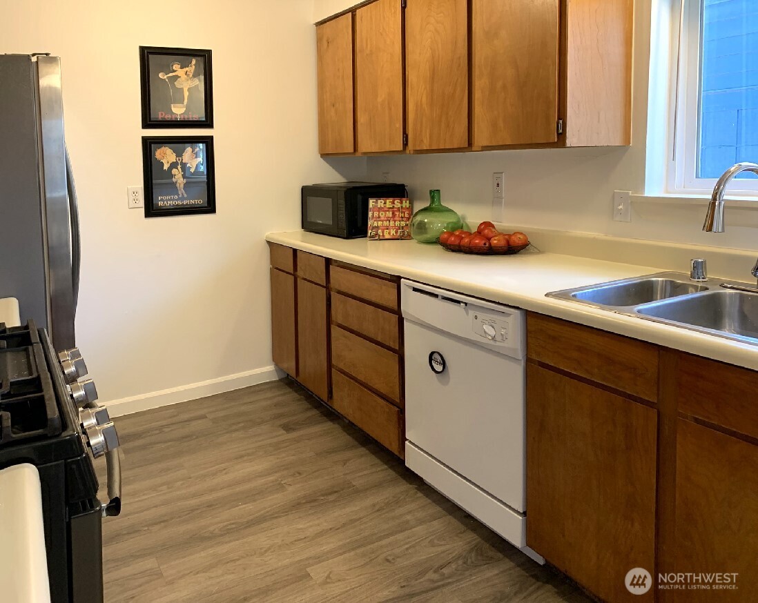 Seattle, Washington 98106, United States, 4 Bedrooms Bedrooms, ,2 BathroomsBathrooms,Residential,Active,169532