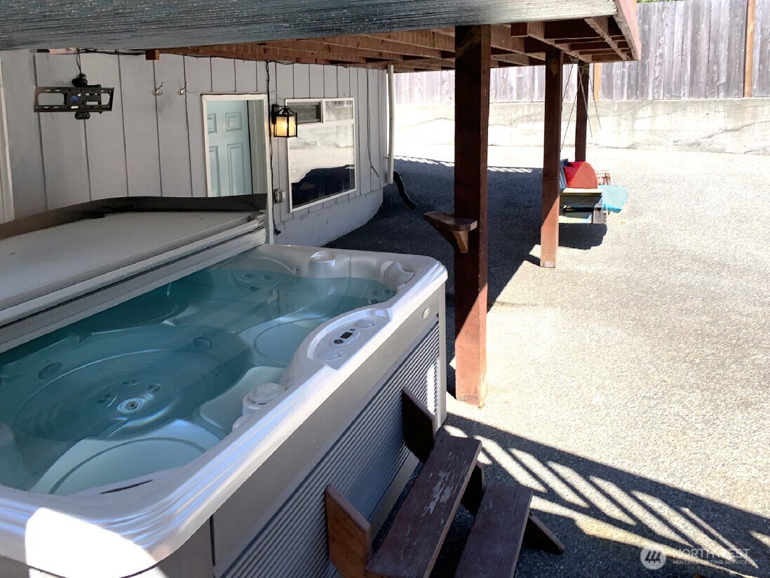 Seattle, Washington 98106, United States, 4 Bedrooms Bedrooms, ,2 BathroomsBathrooms,Residential,Active,169532