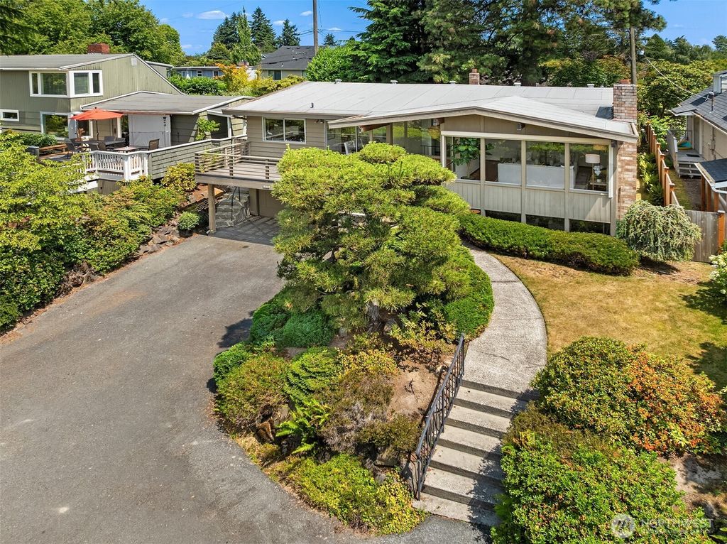 Photo of 5036 45th Avenue NE, Seattle, WA 98105 (MLS # 2396911)