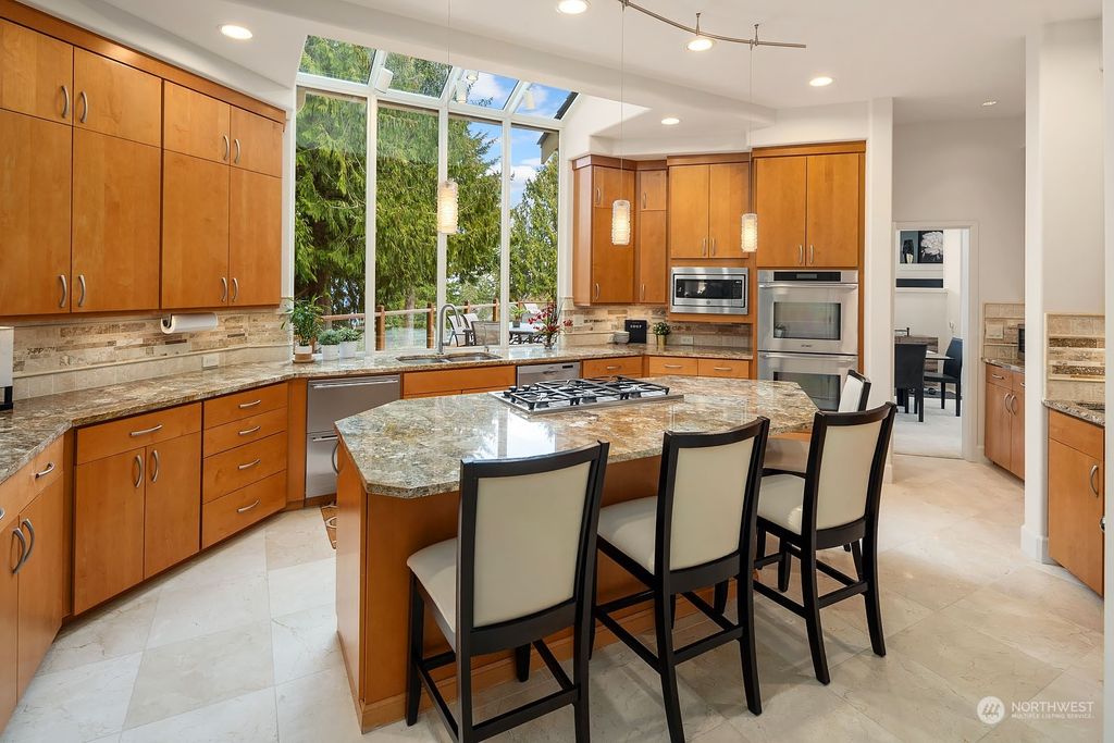 Photo of 18206 NW Montreux Drive, Issaquah, WA 98027 (MLS # 2043405)