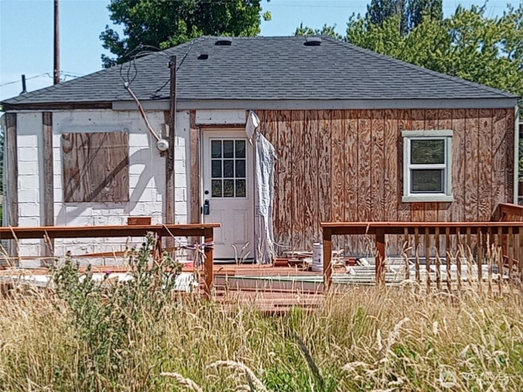 Photo of 13055 33rd Avenue S, Tukwila, WA 98168 (MLS # 2409136)