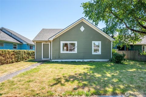Photo of 608 16th Avenue, Longview, WA 98632 (MLS # 2542346)