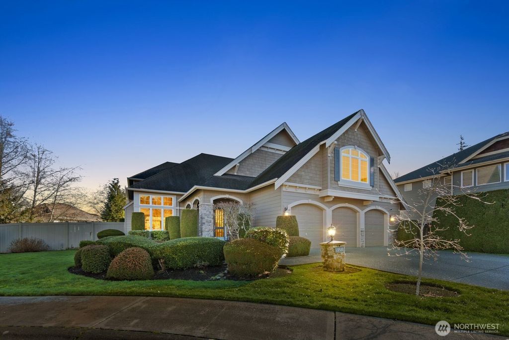 Photo of 27520 SE 31st Place, Sammamish, WA 98075 (MLS # 2479528)