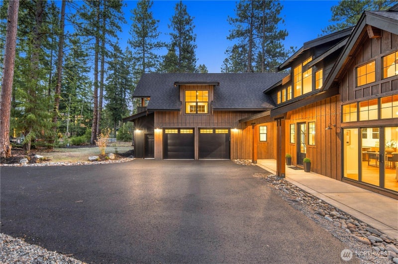 961 Larkspur Loop