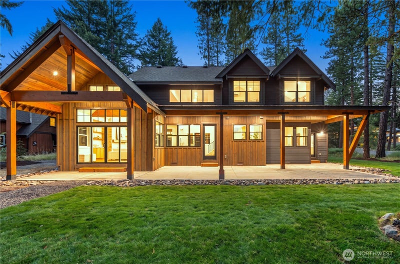 961 Larkspur Loop