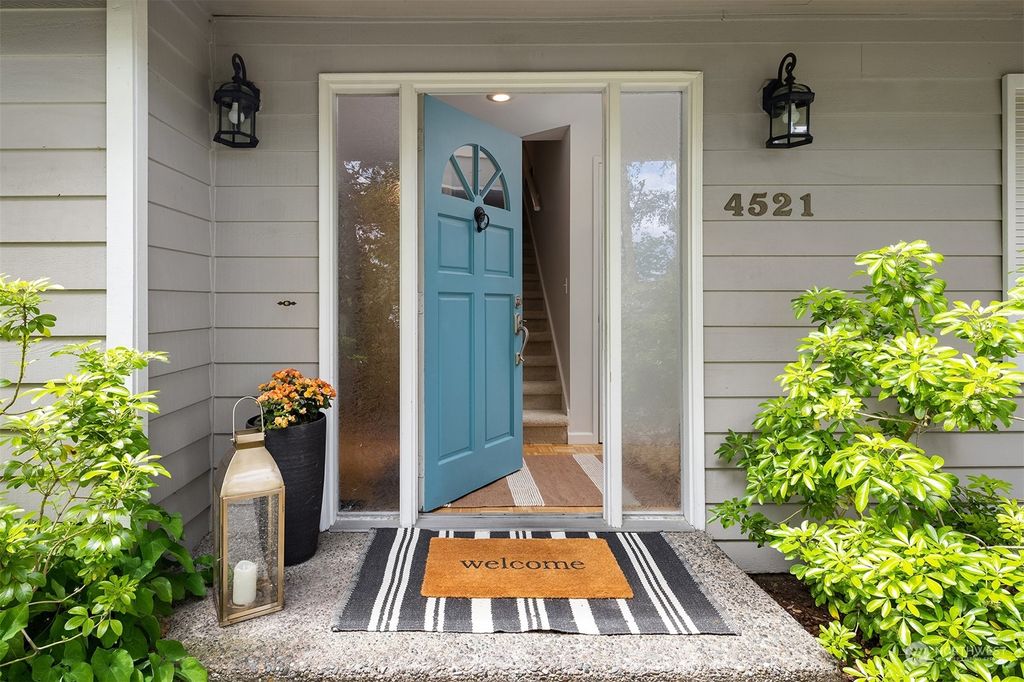 Photo of 4521 144th Avenue SE, Bellevue, WA 98006 (MLS # 2075618)