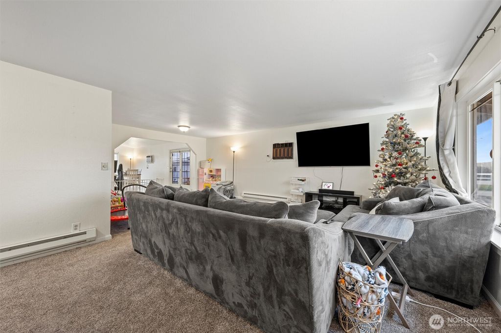 Photo of 640 S Clover Drive, Moses Lake, WA 98837 (MLS # 2461430)