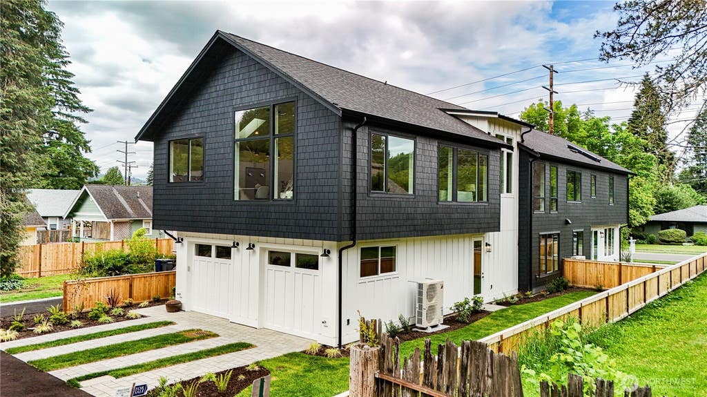 Photo of 529 SE Bush Street #B, Issaquah, WA 98027 (MLS # 2503075)