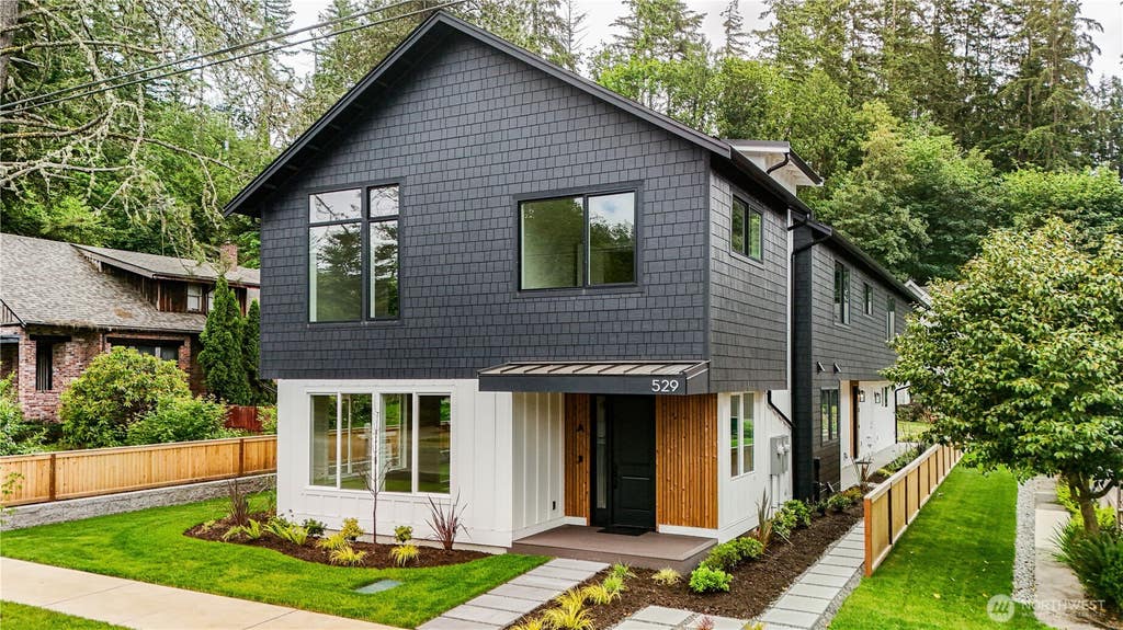 Photo of 529 SE Bush Street #B, Issaquah, WA 98027 (MLS # 2503075)