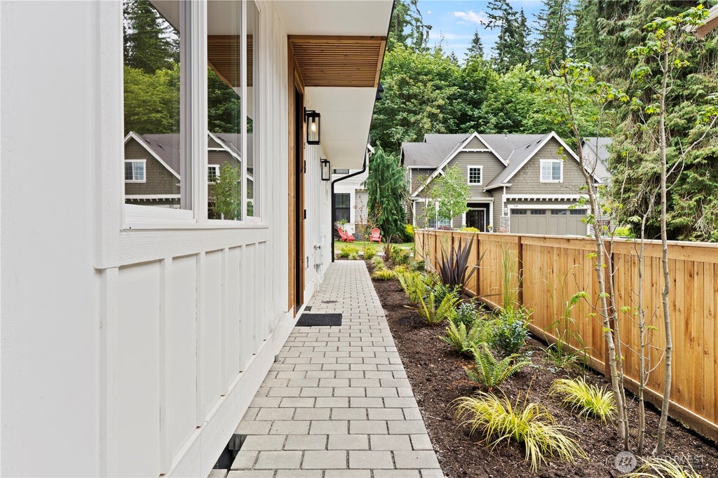 Photo of 529 SE Bush Street #B, Issaquah, WA 98027 (MLS # 2503075)