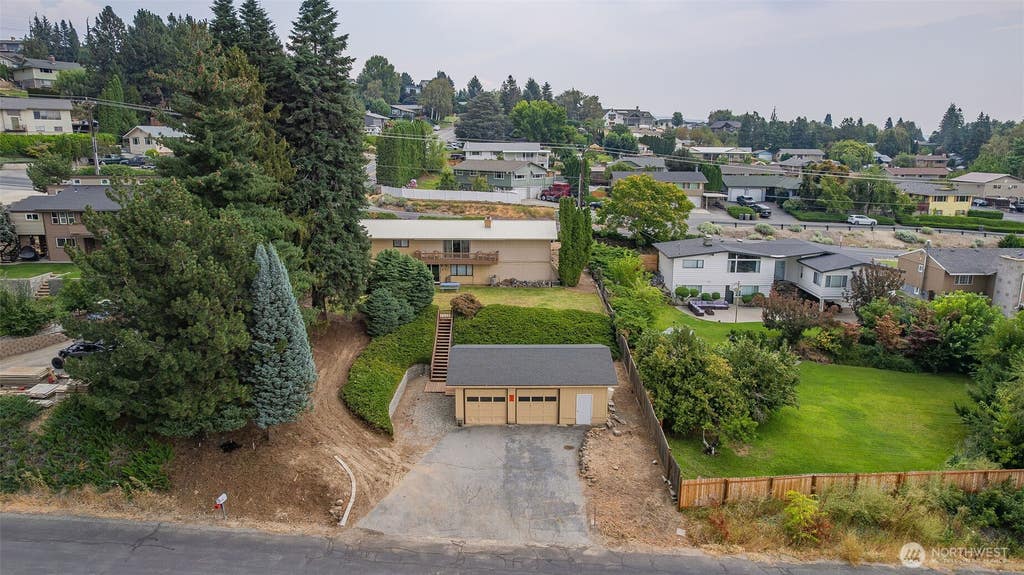 Photo of 840 N Kentucky Avenue, East Wenatchee, WA 98802 (MLS # 2570409)