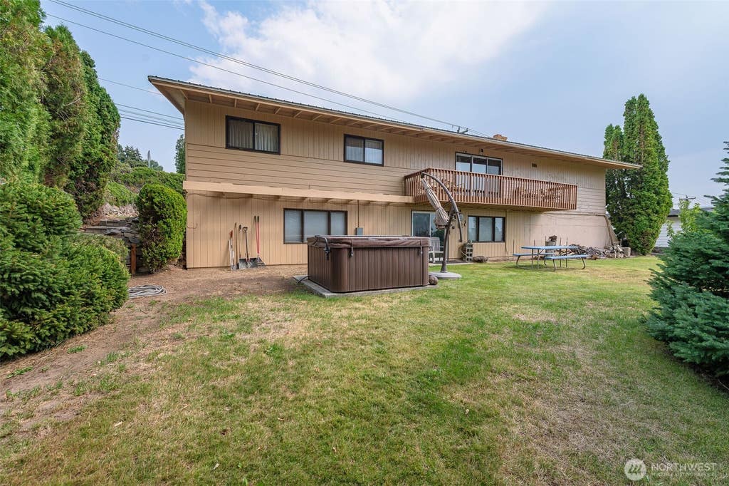Photo of 840 N Kentucky Avenue, East Wenatchee, WA 98802 (MLS # 2570409)