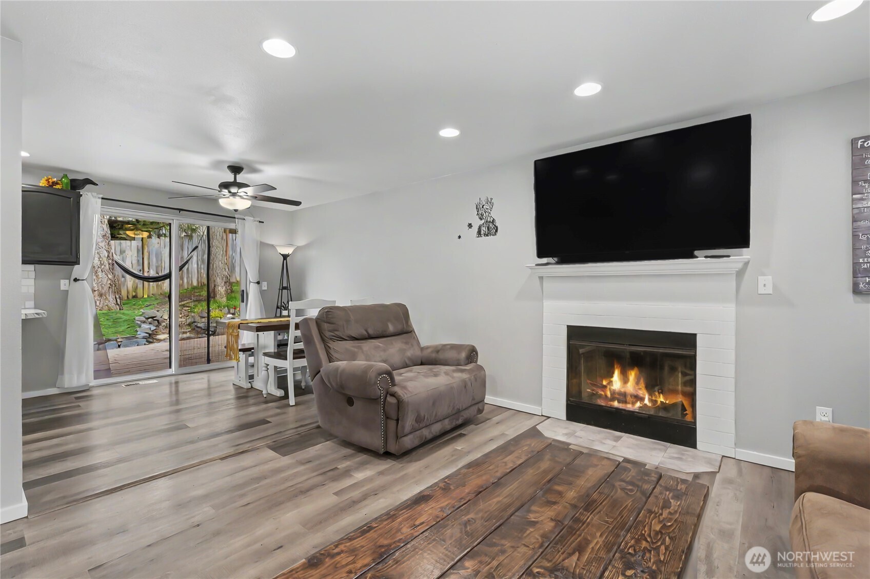 9807 Overlook Drive NW