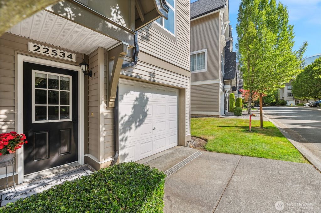 Photo of 22534 NE Alder Crest Lane, Redmond, WA 98053 (MLS # 2398930)
