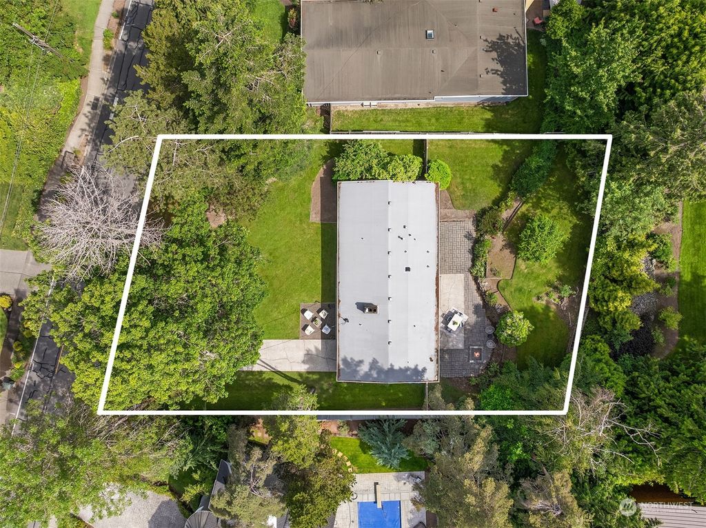 Photo of 850 82nd Avenue NE, Medina, WA 98039 (MLS # 2251519)