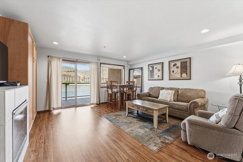 322 W Woodin Avenue 621