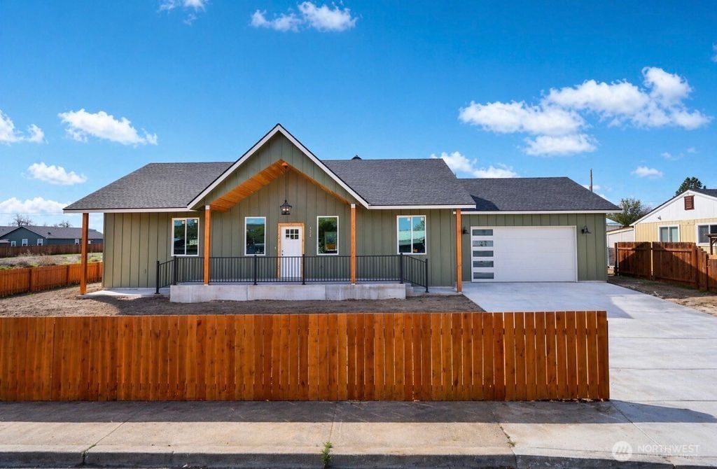 Photo of 129 SE 3rd Avenue, Soap Lake, WA 98851 (MLS # 2508845)