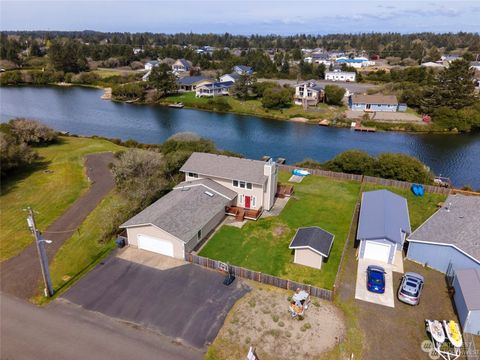 156 Sea Breeze Loop SE Ocean Shores WA 98569