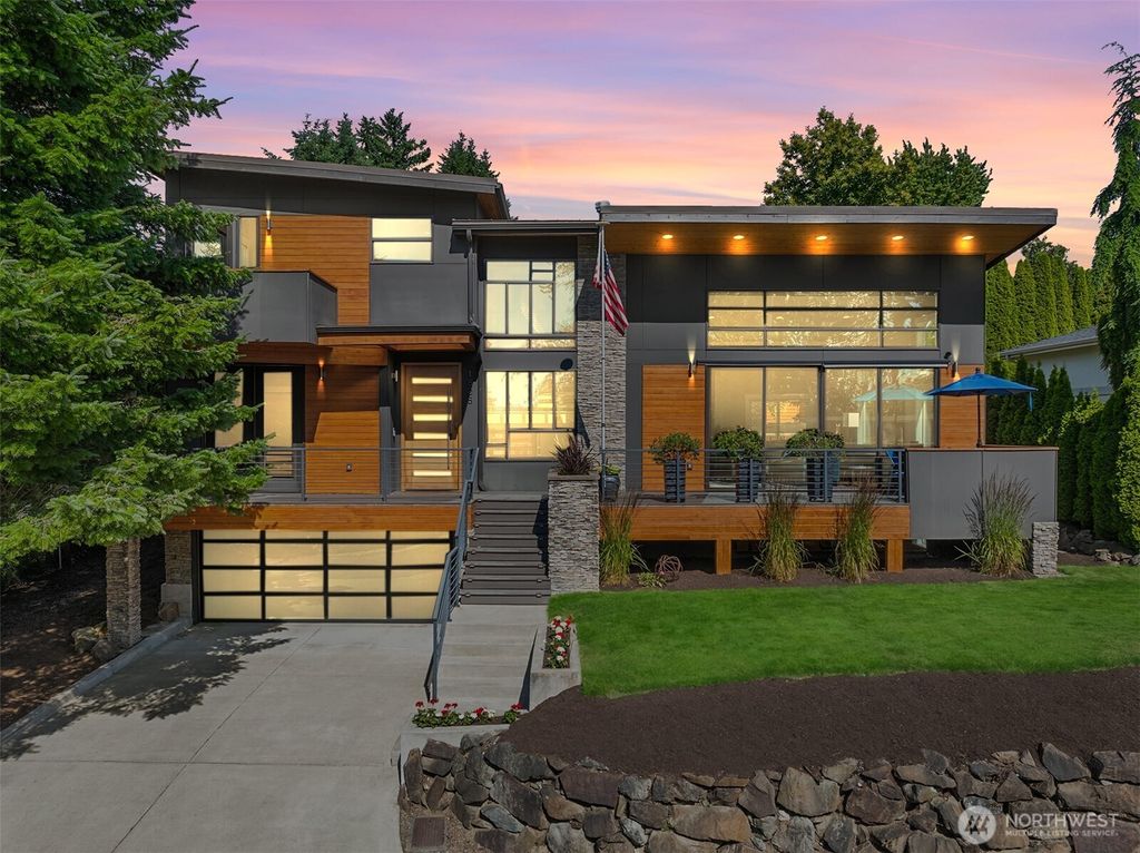Photo of 1808 2nd Street, Kirkland, WA 98033 (MLS # 2401924)