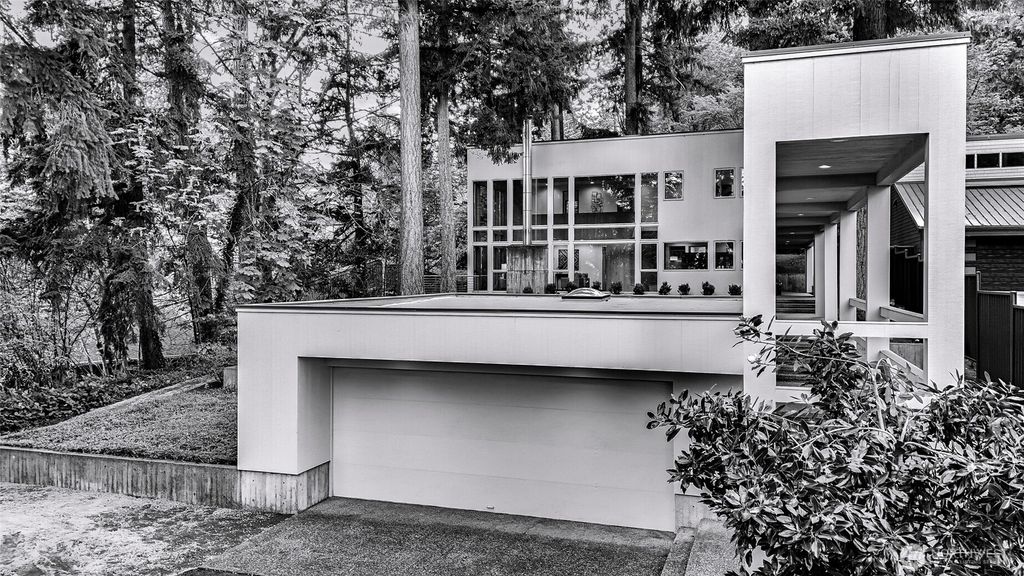 Photo of 2261 W Lake Sammamish Parkway SE, Bellevue, WA 98008 (MLS # 2514415)