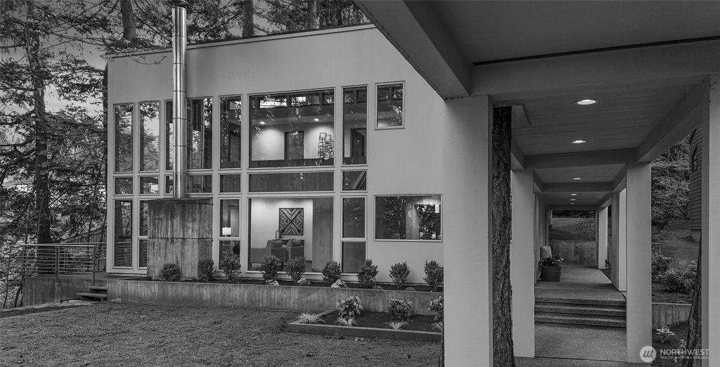 Photo of 2261 W Lake Sammamish Parkway SE, Bellevue, WA 98008 (MLS # 2514415)