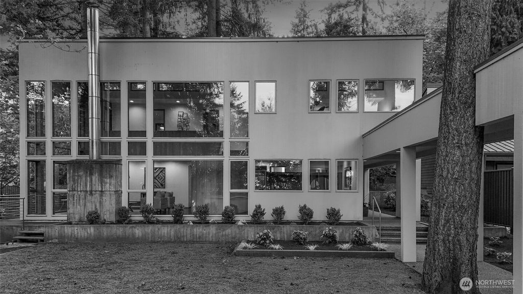Photo of 2261 W Lake Sammamish Parkway SE, Bellevue, WA 98008 (MLS # 2514415)
