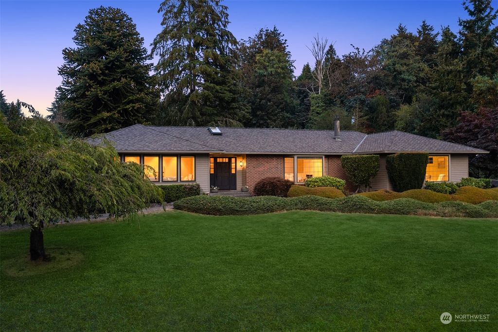 Photo of 17406 4th Avenue SW, Normandy Park, WA 98166 (MLS # 2010174)