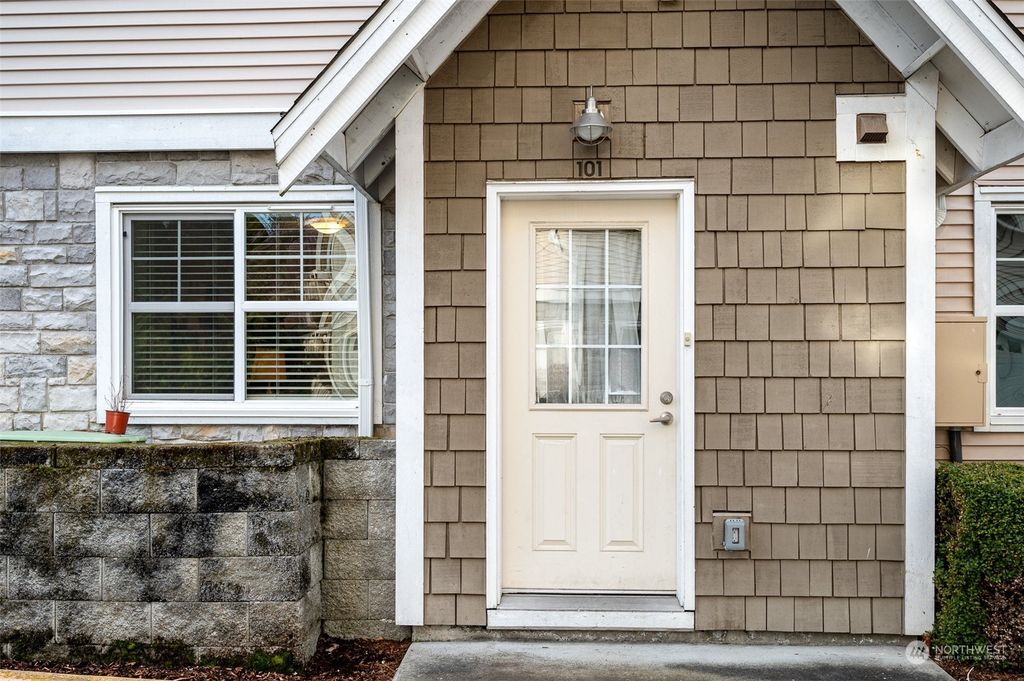 Photo of 16420 NE 91st Street #101, Redmond, WA 98052 (MLS # 2209806)