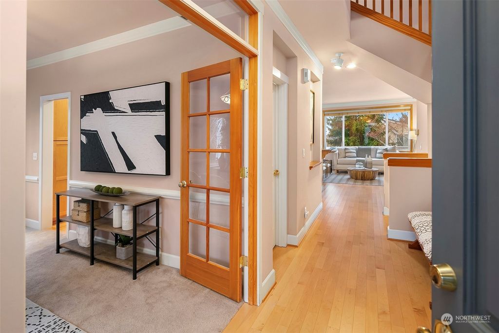 Photo of 1554 NE Iris Street, Issaquah, WA 98029 (MLS # 2189609)