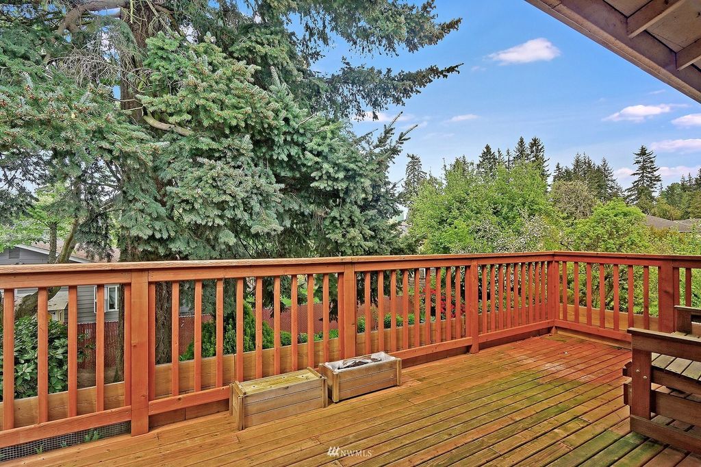 Photo of 7846 NE 145th Street, Kenmore, WA 98028 (MLS # 1953630)
