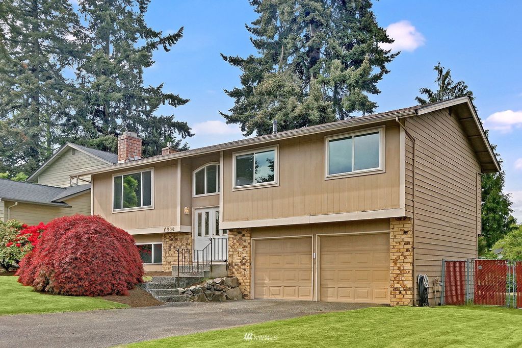Photo of 7846 NE 145th Street, Kenmore, WA 98028 (MLS # 1953630)