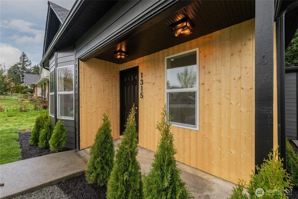 Photo of 1315 E Marine View Drive, Everett, WA 98201 (MLS # 2496632)