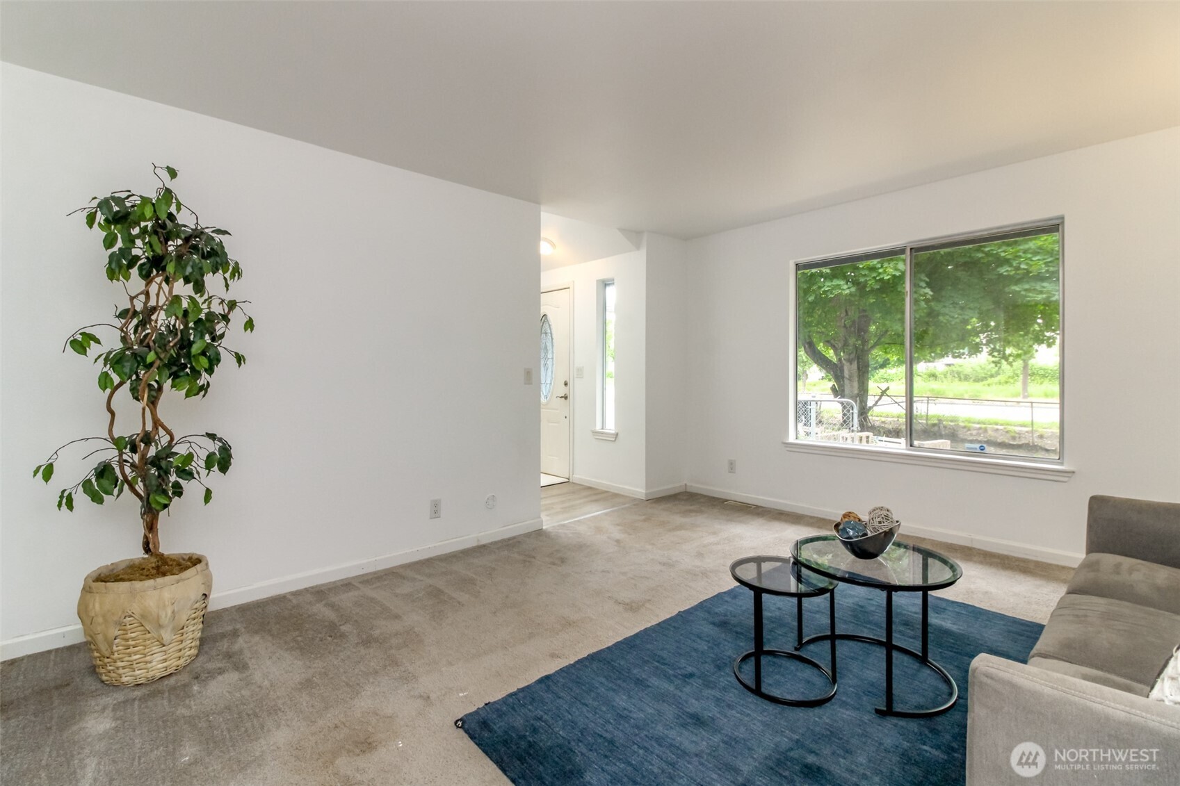 2426 E Pioneer