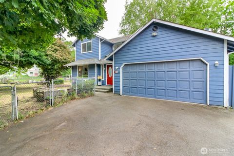 Photo of 2426 E Pioneer, Puyallup, WA 98372 (MLS # 2501436)
