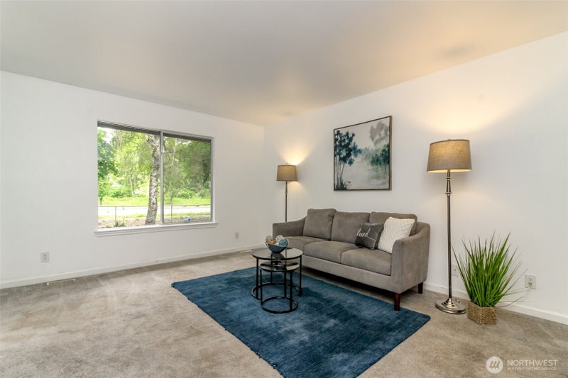 2426 E Pioneer