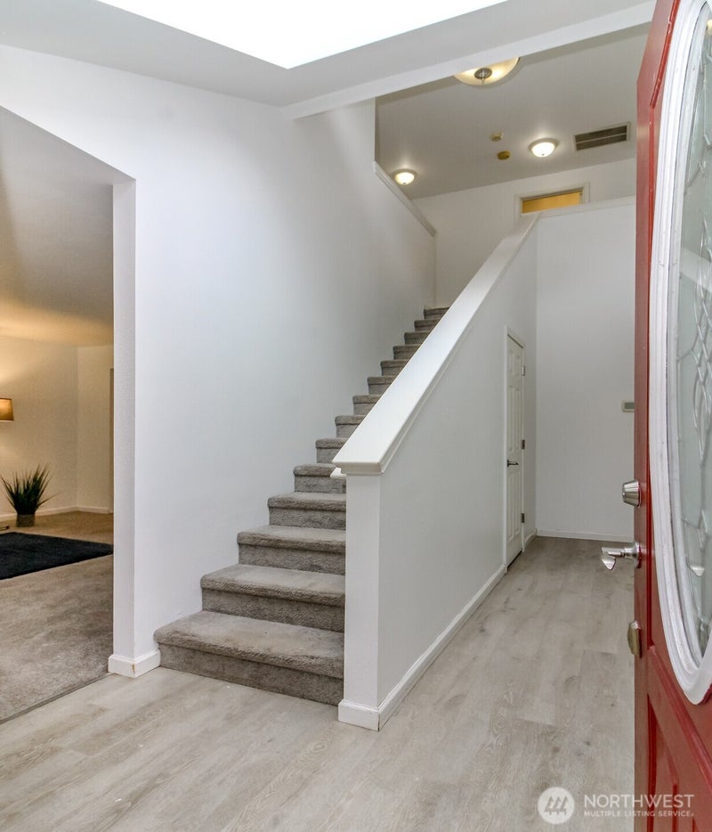 2426 E Pioneer
