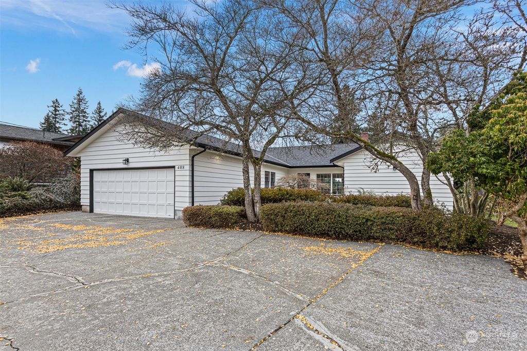 Photo of 408 View Ridge Drive, Everett, WA 98203 (MLS # 2183568)