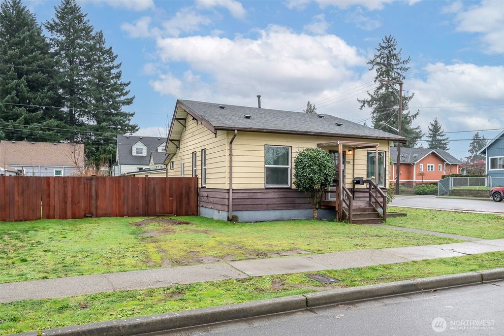 Photo of 324 H Street SE, Auburn, WA 98002 (MLS # 2467445)