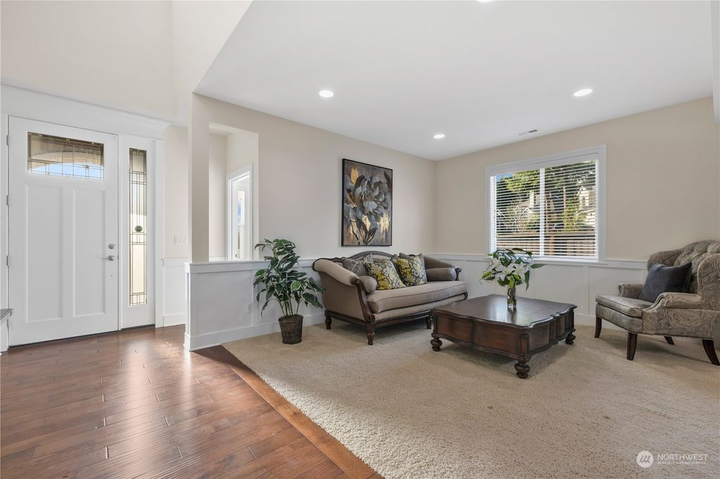 Photo of 8002 117th Place SE, Newcastle, WA 98056 (MLS # 2275361)