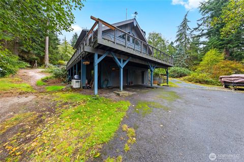 Photo of 671 Edmonds Road, Coupeville, WA 98239 (MLS # 2429416)