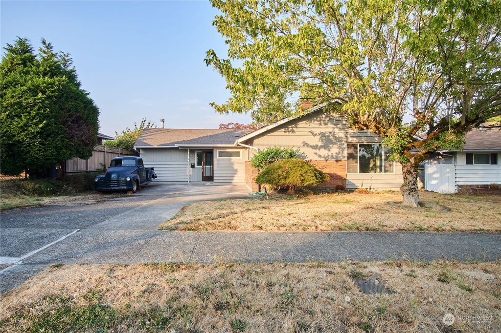 Photo of 10760 Renton Avenue S, Seattle, WA 98178 (MLS # 2154677)