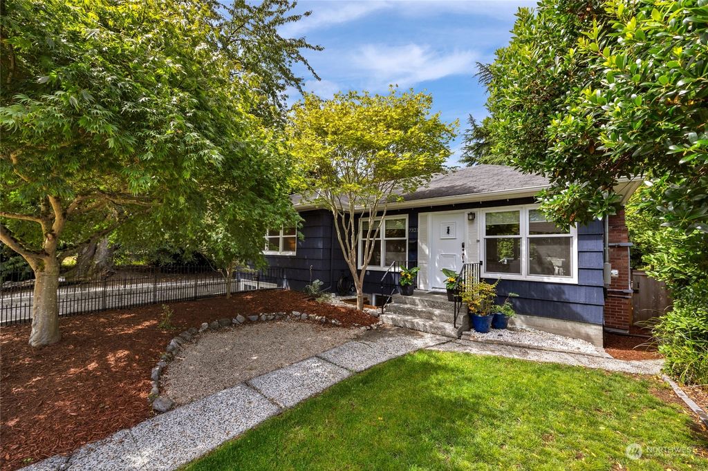 Photo of 7321 48th Avenue NE, Seattle, WA 98115 (MLS # 2272729)