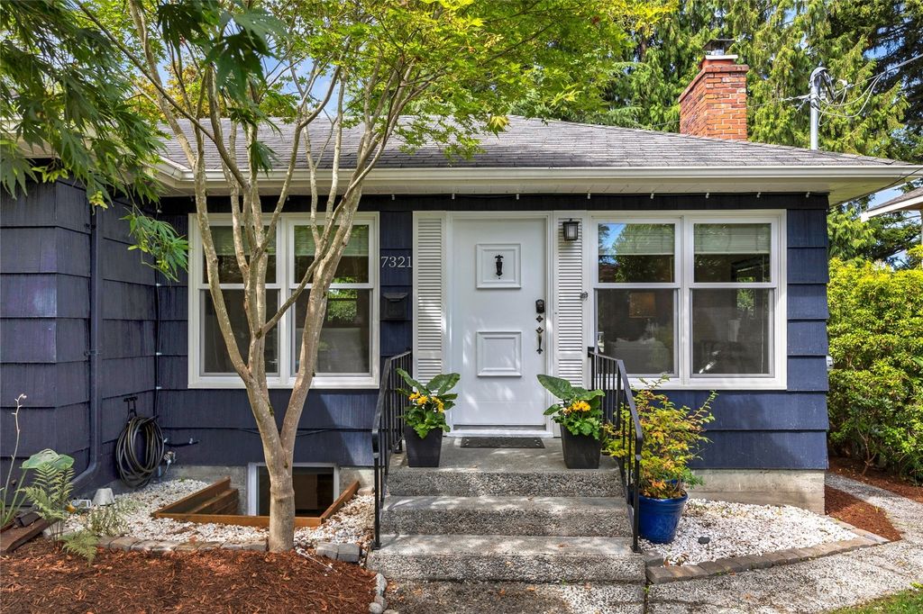 Photo of 7321 48th Avenue NE, Seattle, WA 98115 (MLS # 2272729)