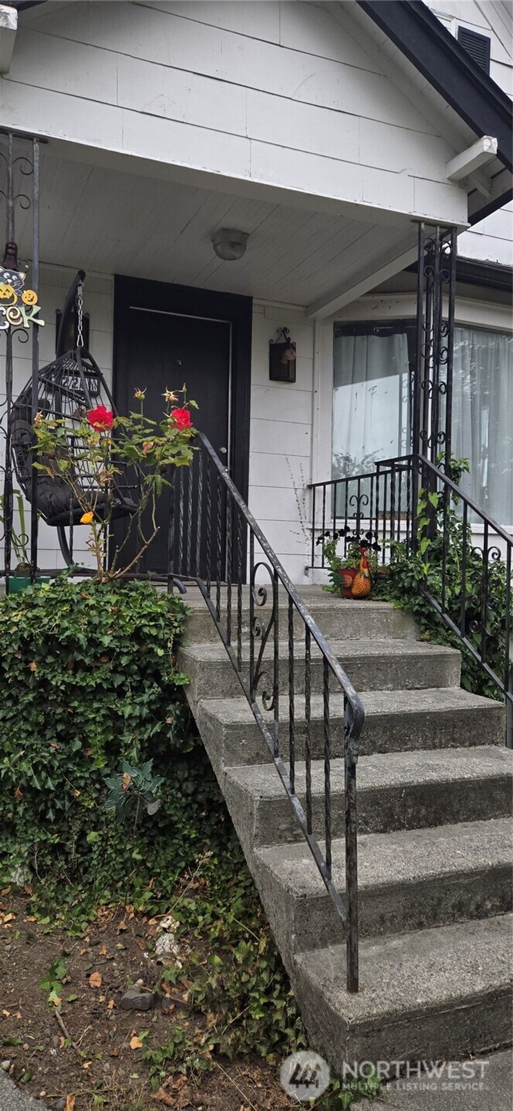 Photo of 3226 Oakes Avenue, Everett, WA 98201 (MLS # 2412419)