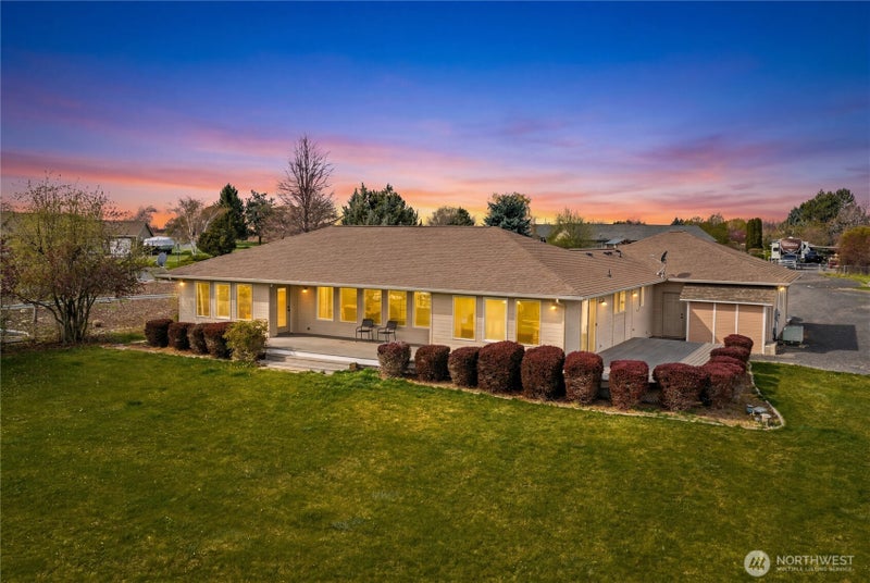 3103 NE Meadowlark Lane