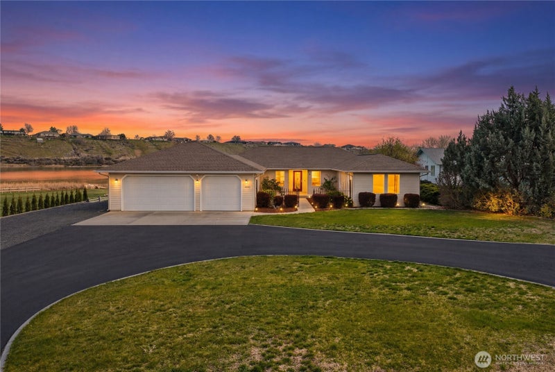 3103 NE Meadowlark Lane