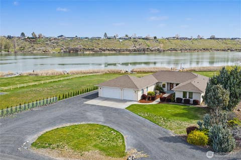 Photo of 3103 NE Meadowlark Lane, Moses Lake, WA 98837 (MLS # 2501330)