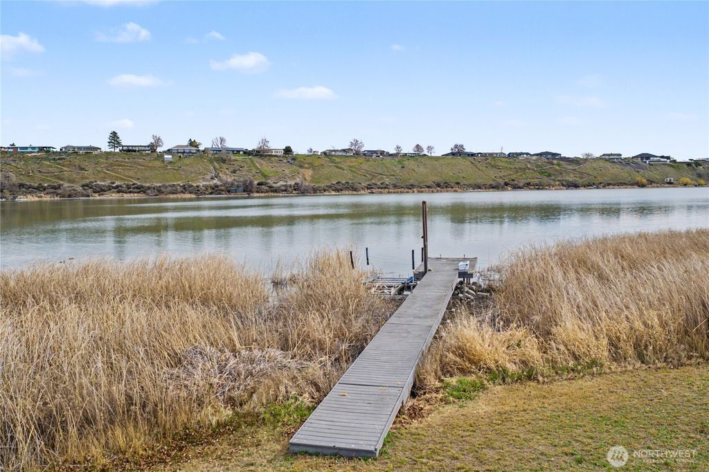 Photo of 3103 NE Meadowlark Lane, Moses Lake, WA 98837 (MLS # 2501330)