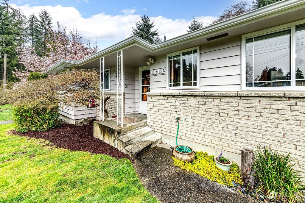 Photo of 1614 N 203rd Place, Shoreline, WA 98133 (MLS # 2213658)